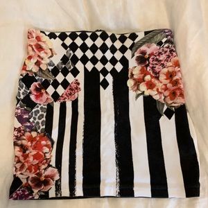 Fun and flirty Zara skirt